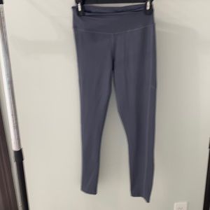 Victoria Secrets Sport leggings. Size S 3/4 length